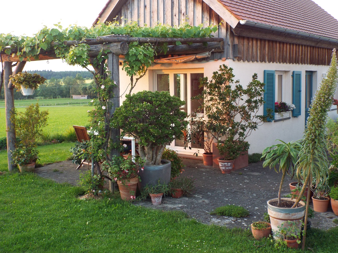"Sommerhaus" - mein Praxisraum in Allmannsweiler bei Bad Saulgau. Im Herzen Oberschwabens gelegen. Es ist das ehemalige Ökonomiegebäude der Försterei Allmannsweiler